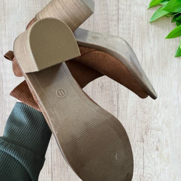 NEW Universal Thread peep toe suede booties - Picture 4 of 9